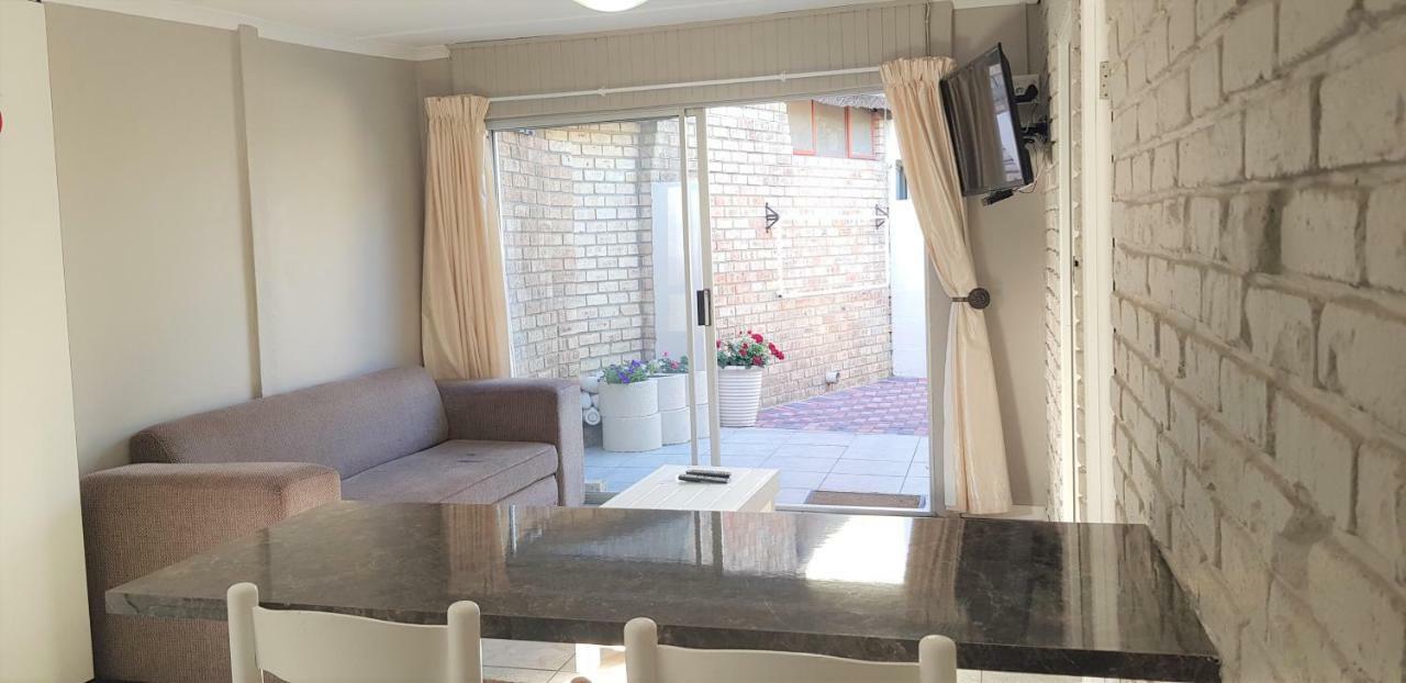 Kelzane Self-Catering Gonubie Exterior foto